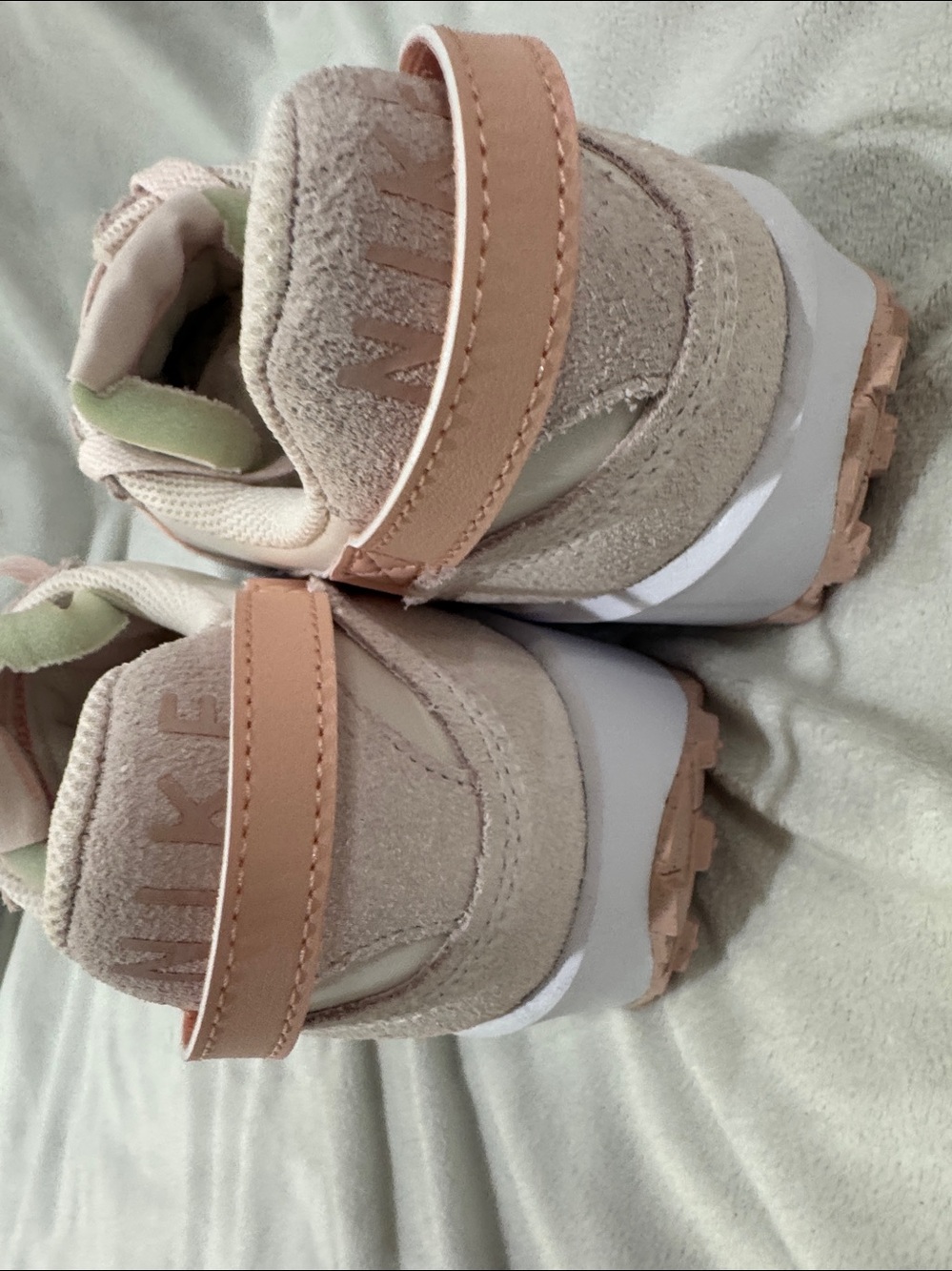 Nike Women’s Sneaker in Cream & Blush Pink - Picture 6 of 7